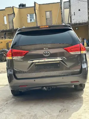 Toyota Sienna Limited AWD 7-Passenger 2013 Gray