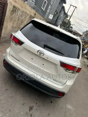 Toyota Highlander XLE 4dr SUV AWD (3.5L 6cyl 6A) 2015 White