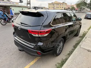 Toyota Highlander XLE 2019 Black