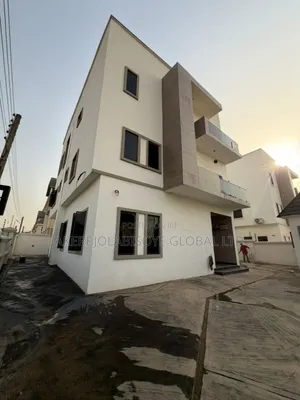 5bdrm Duplex in In An Estate for sale