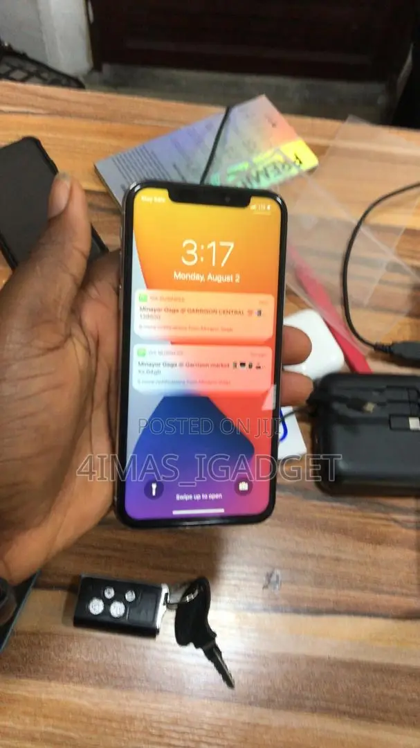 Apple iPhone X 64 GB White