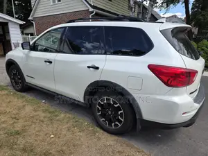 Nissan Pathfinder Platinum 2019 White