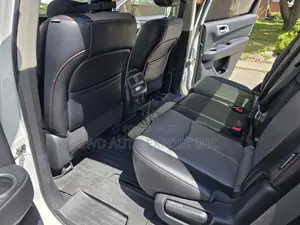 Nissan Pathfinder Platinum 2019 White