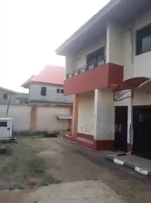 5bdrm Duplex in Alimosho for sale