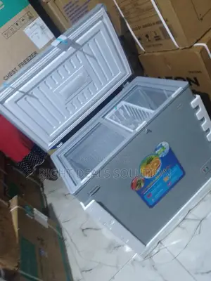 Polystar 200l Chest Freezer: Perfect for Home and Business"