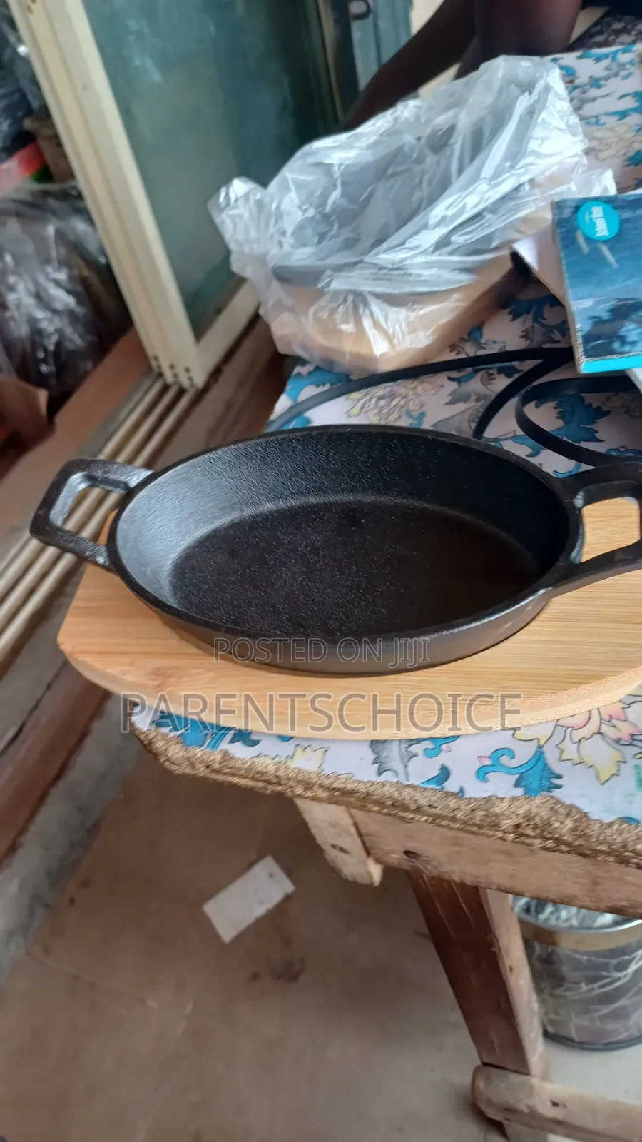 Mini Cast Iron Oval Eared Dish With Wood Base 150x100mm