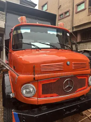 1513 Tipper Truck