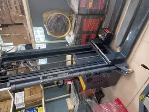 Electric Stacker Forklift 2tons by 5meters