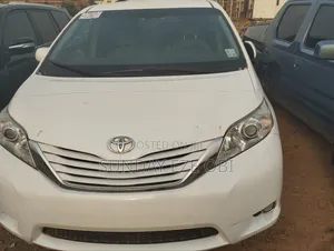 Toyota Sienna 2016 White