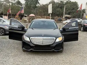 Mercedes-Benz C300 2016 Black