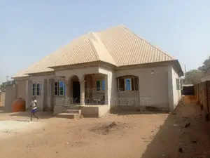4bdrm Bungalow in Eng Joseph Utsev, Makurdi for sale