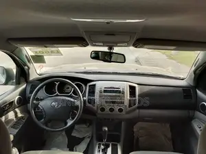 Toyota Tacoma Access Cab V6 Automatic 2010 Gray