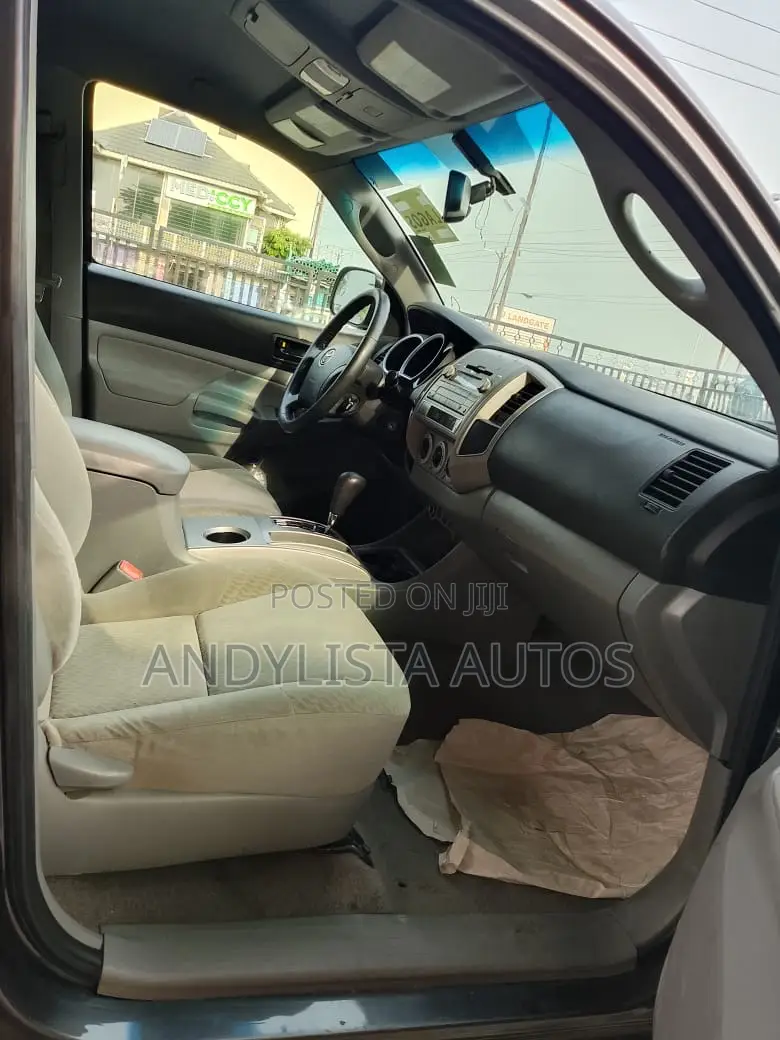 Toyota Tacoma Access Cab V6 Automatic 2010 Gray