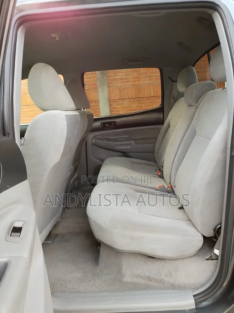 Toyota Tacoma Access Cab V6 Automatic 2010 Gray