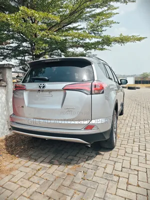 Toyota RAV4 Platinum 4dr SUV AWD (2.5L 4cyl 6A) 2018 Silver