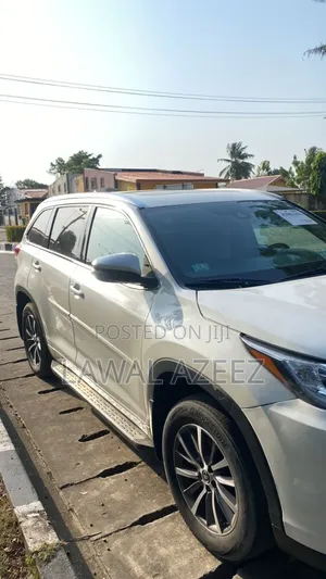 Toyota Highlander XLE 4x4 V6 (3.5L 6cyl 8A) 2018 White