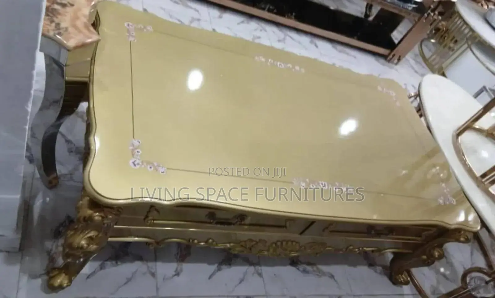 Executive Royal Center Table