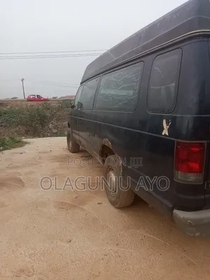Ford E350 2002 Blue