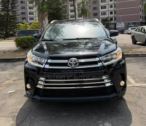 Toyota Highlander XLE 4x4 V6 (3.5L 6cyl 8A) 2018 Black