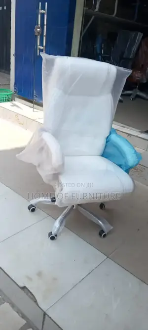 White Executive Office Chair – Swivel Chair With Headrest – ₦250,000