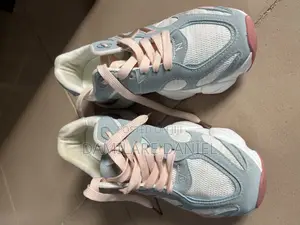 Sneakers Shoe