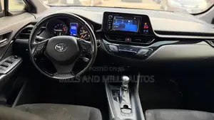 Toyota C-HR XLE FWD 2019 Blue