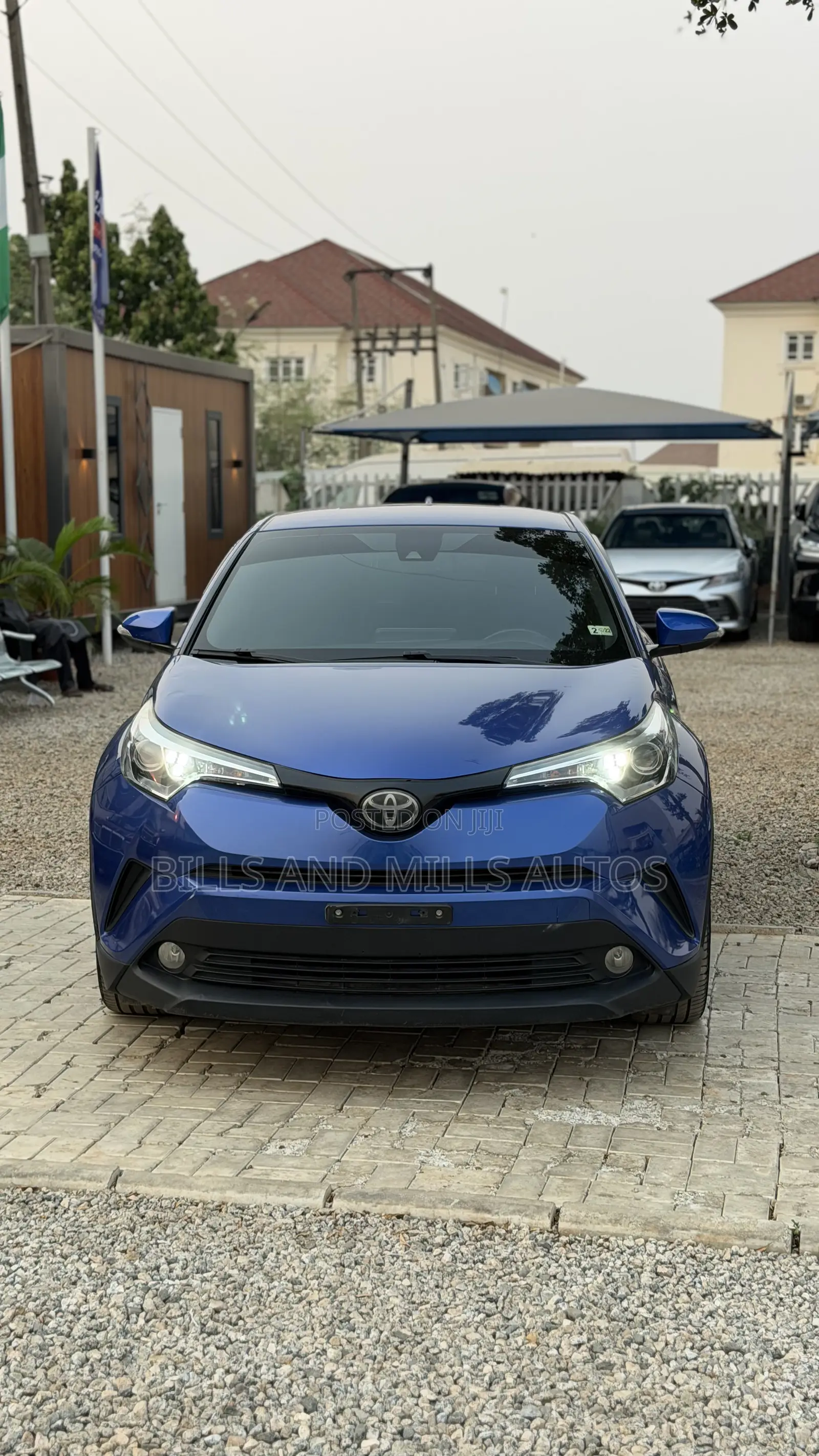 Toyota C-HR XLE FWD 2019 Blue