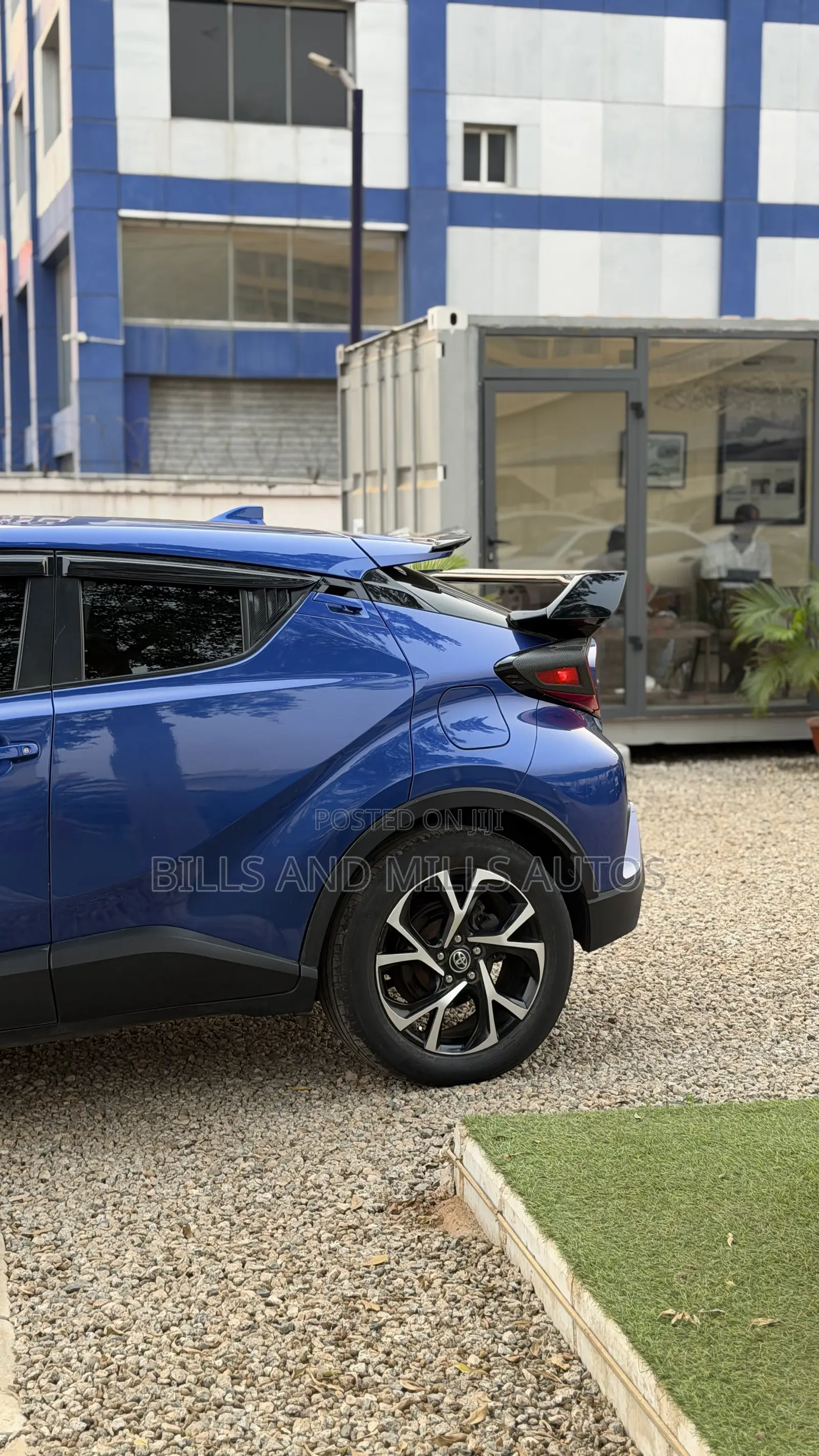 Toyota C-HR XLE FWD 2019 Blue