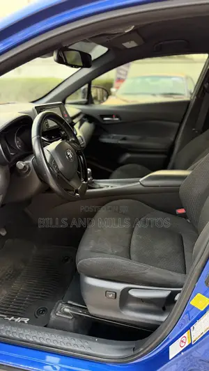 Toyota C-HR XLE FWD 2019 Blue