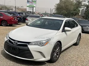 Toyota Camry XLE 4dr Sedan (2.5L 4cyl 6A) 2016 White