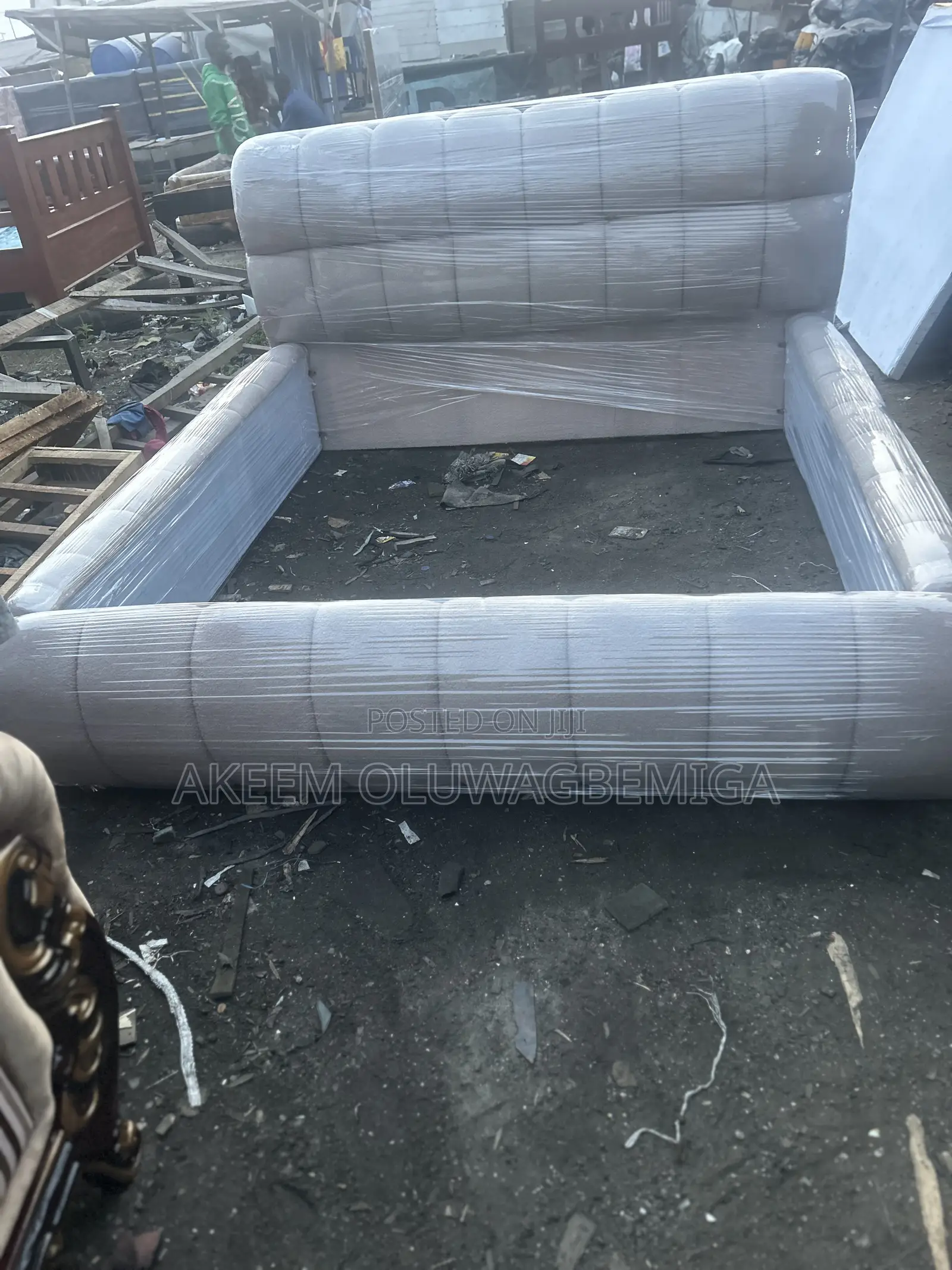 6by6 Bubble Bedframe