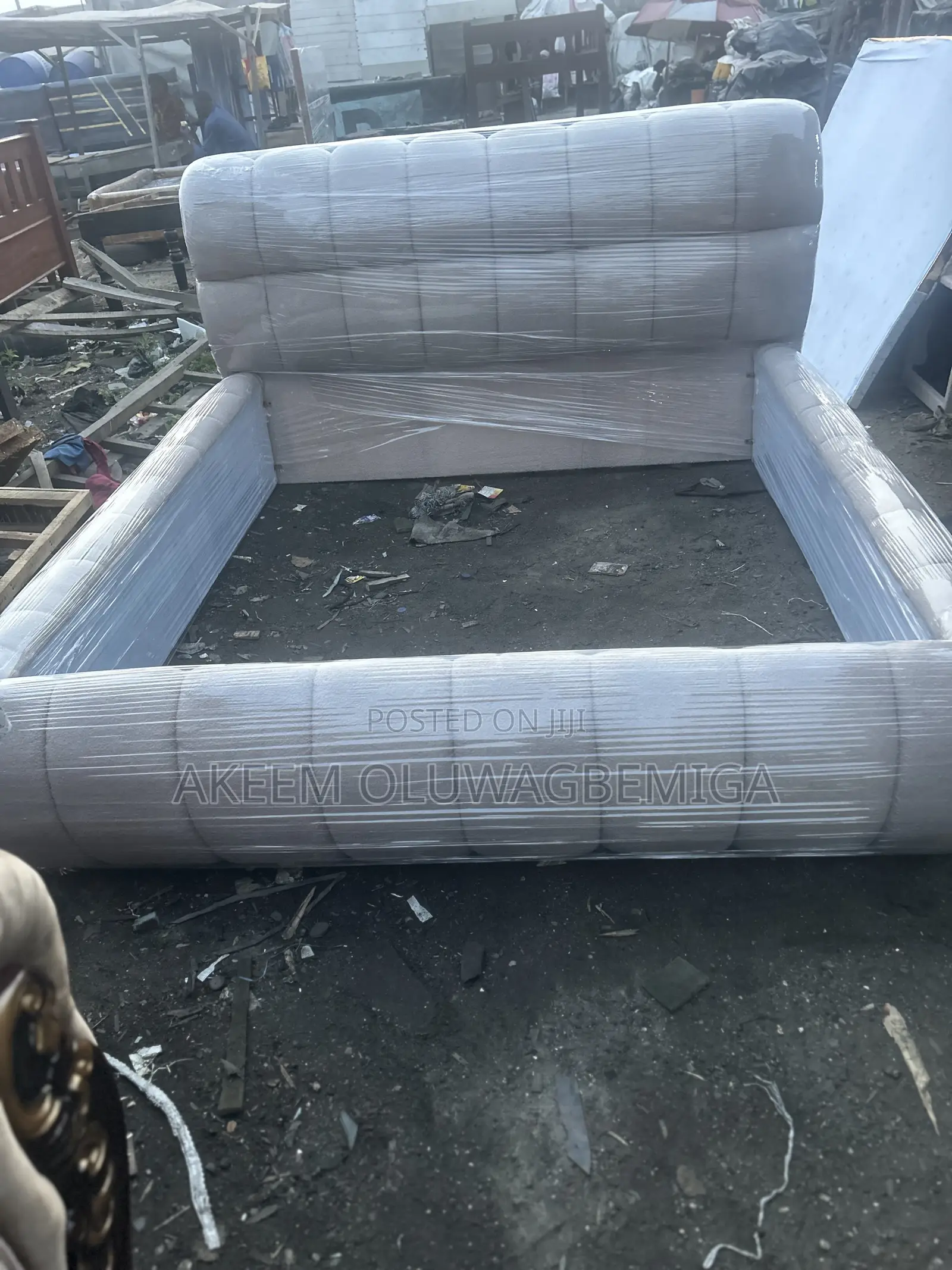 6by6 Bubble Bedframe