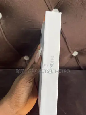 New Apple iPhone 16 256 GB Silver