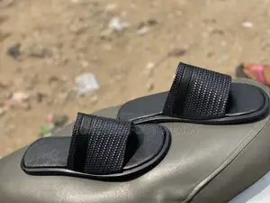 Hundred Footwears
