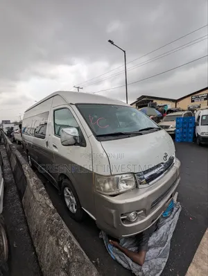 Toyota HiAce 2015 White