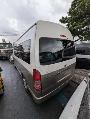 Toyota HiAce 2015 White