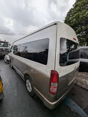 Toyota HiAce 2015 White