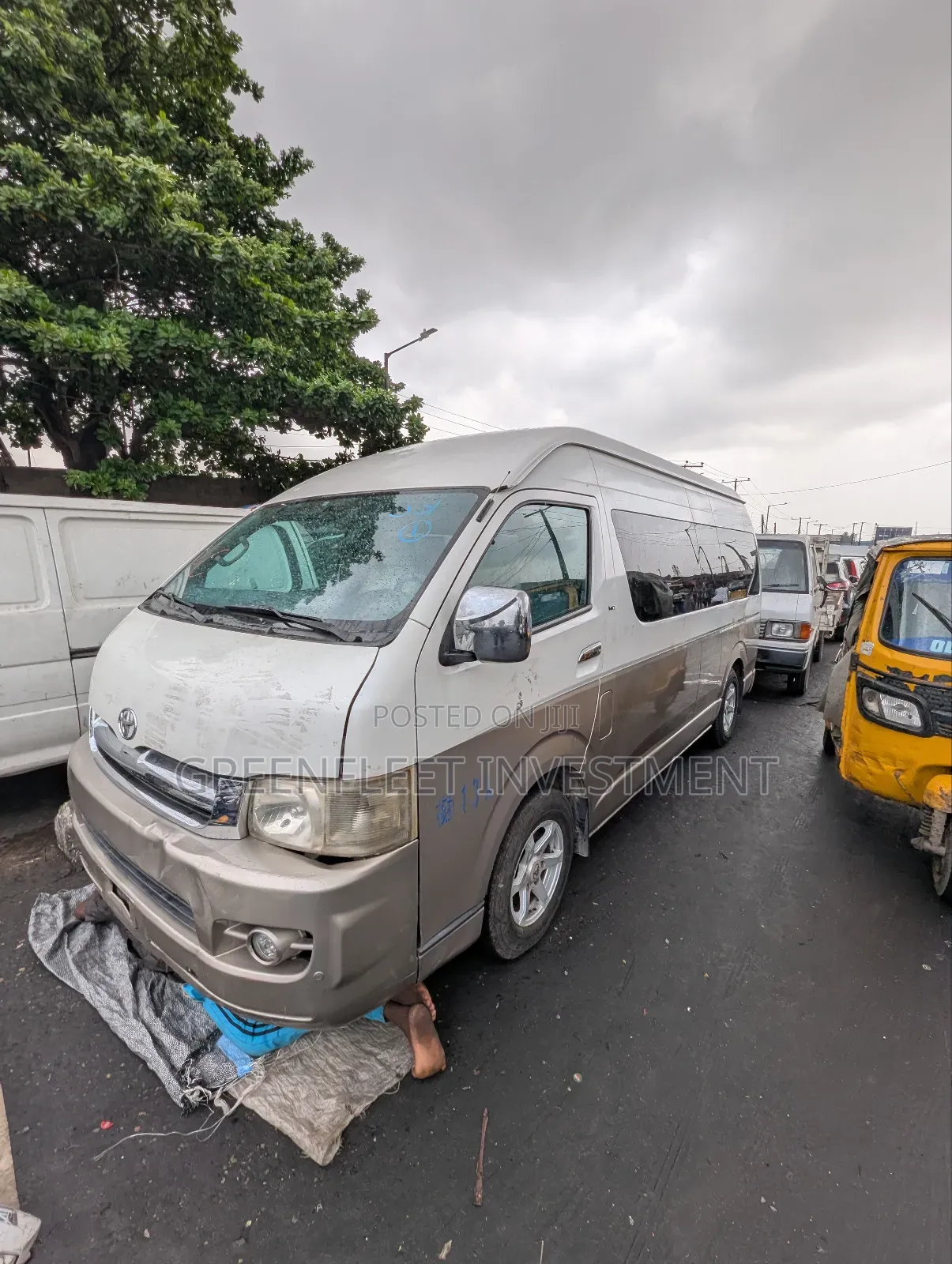 Toyota HiAce 2015 White