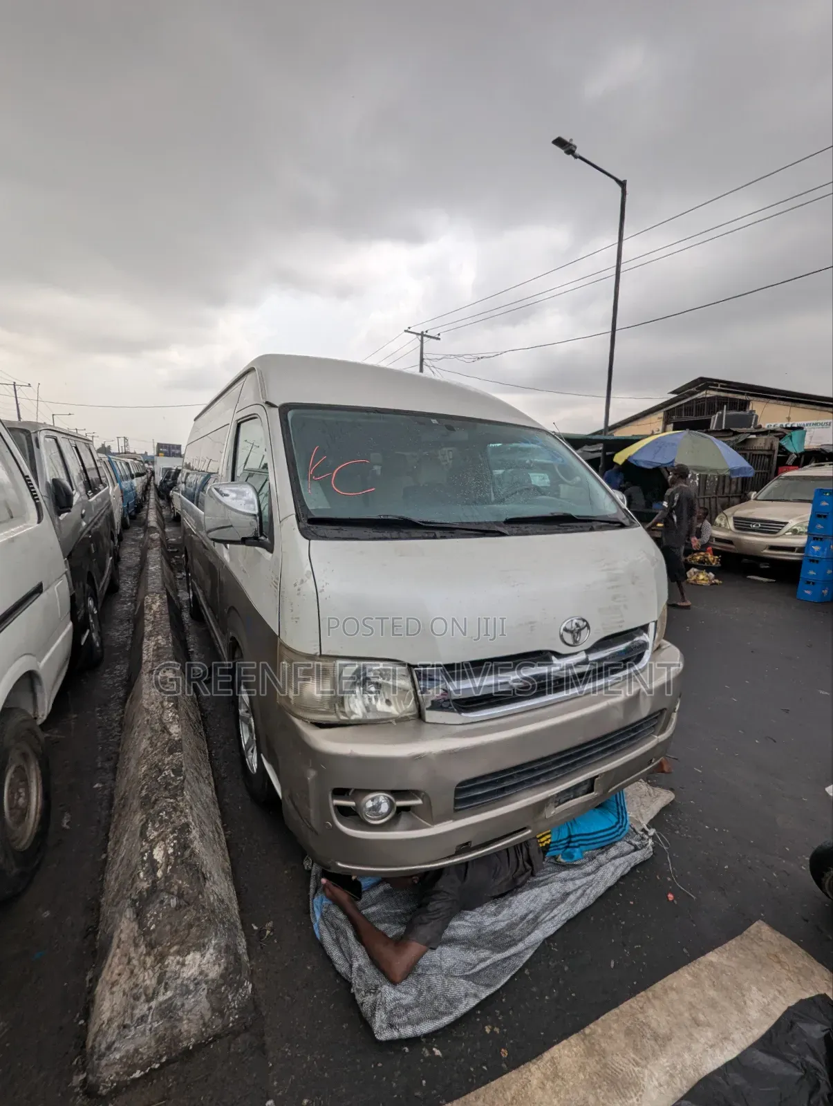 Toyota HiAce 2015 White