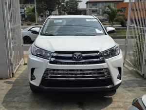 Toyota Highlander XLE 4x4 V6 (3.5L 6cyl 8A) 2017 White