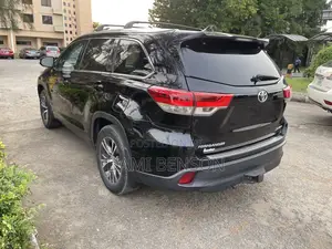 Toyota Highlander XLE V6 4x2 (3.5L 6cyl 6A) 2016 Black