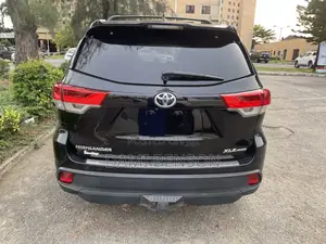 Toyota Highlander XLE V6 4x2 (3.5L 6cyl 6A) 2016 Black