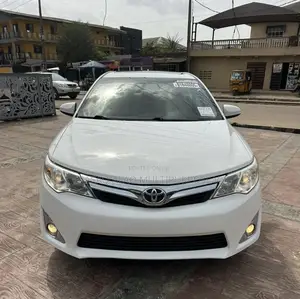 Toyota Camry XLE V6 4dr Sedan (3.5L 6cyl 6A) 2012 Off white