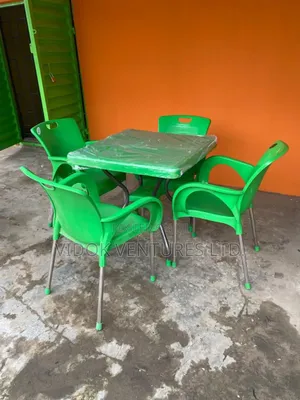 High Quality Plastic Table and 4 Chairs