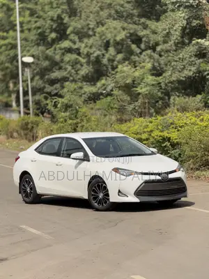 Toyota Corolla LE 4dr Sedan (1.8L 4cyl CVT) 2017 White