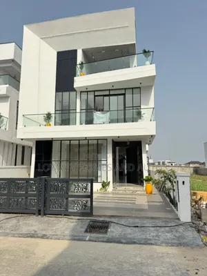 6bdrm House in Chevron for sale