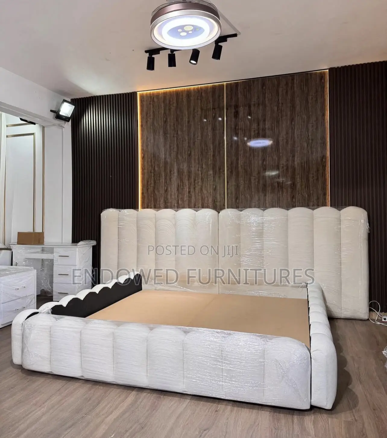 Luxury Bed Frame With Ottoman