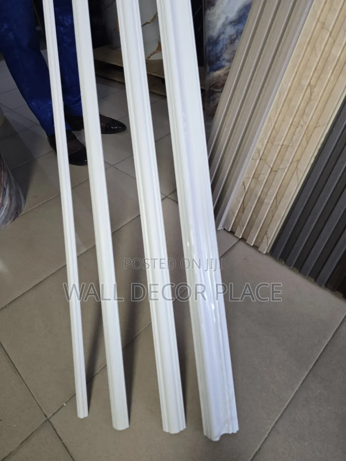 Wall Cornice / Wainscoting