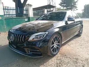 Mercedes-Benz C300 2016 Black