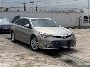 Toyota Avalon XLE 4dr Sedan (3.5L 6cyl 6A) 2015 Gold